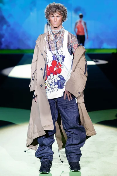 Look 19